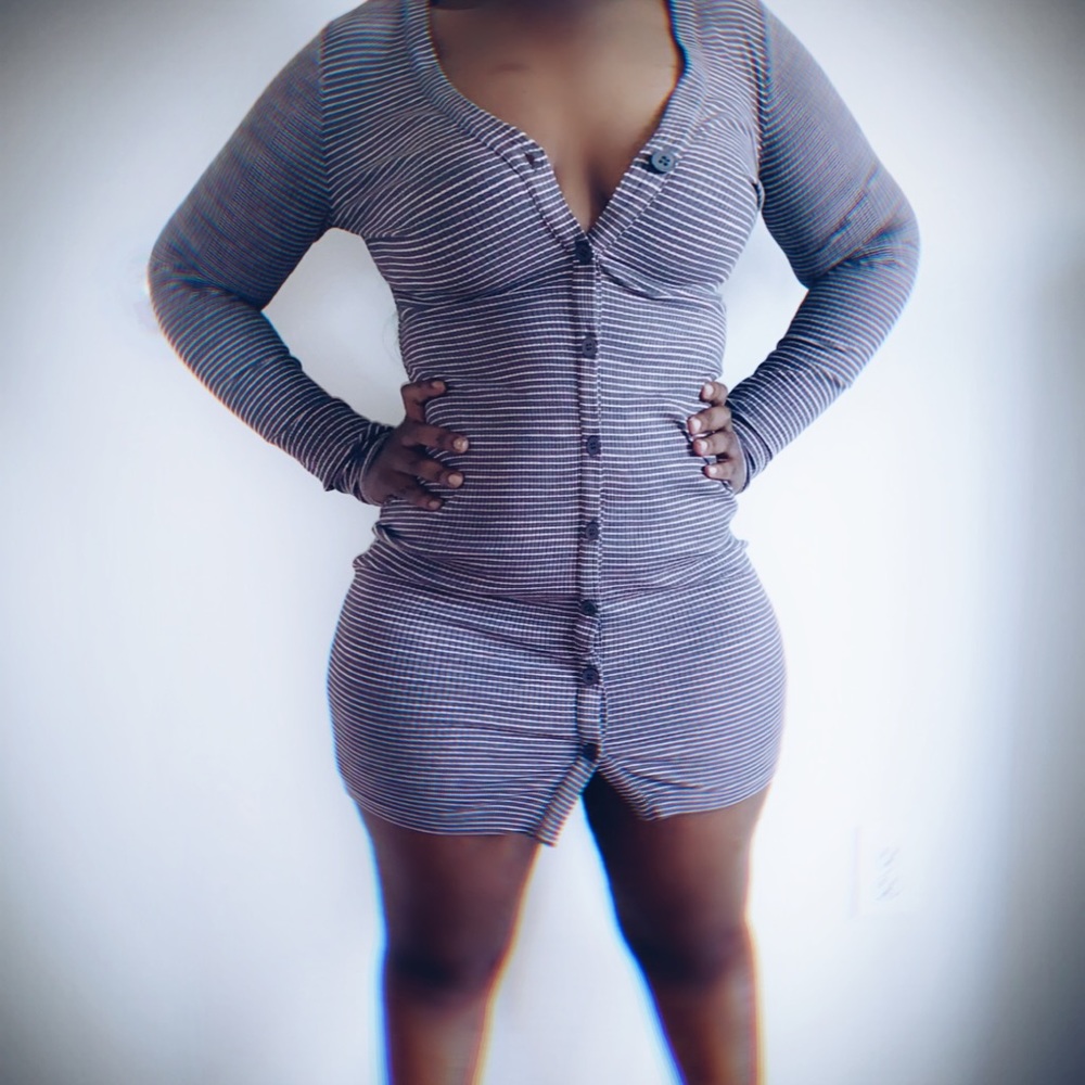 Sexy Sweater Dress with Gray an White Stripes Chic - Picture 3 of 4